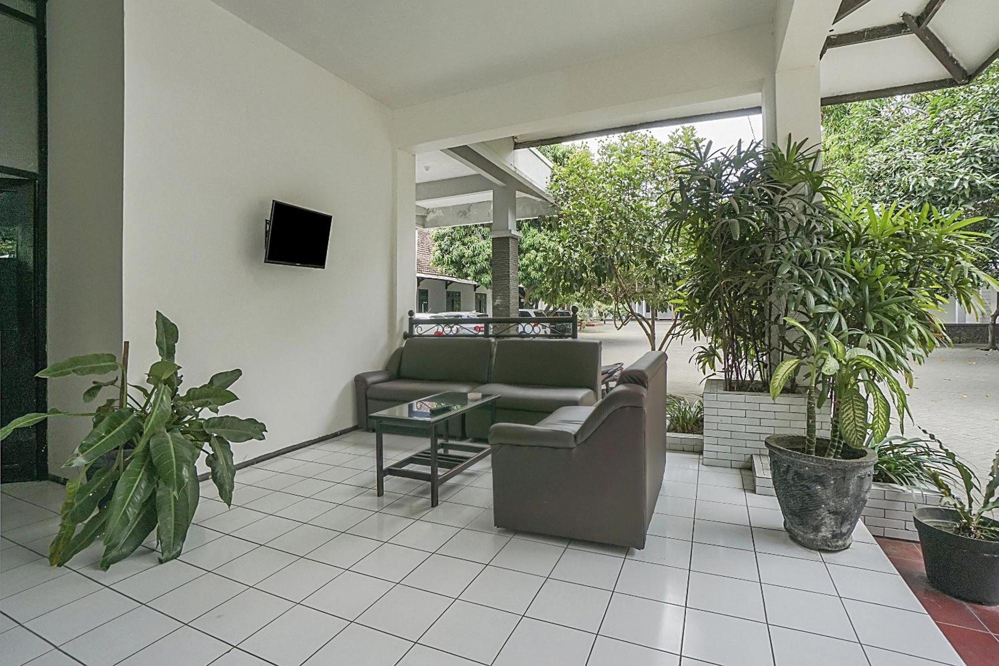 Oyo Life 90589 Palem Garden Hotel Tulungagung Luaran gambar