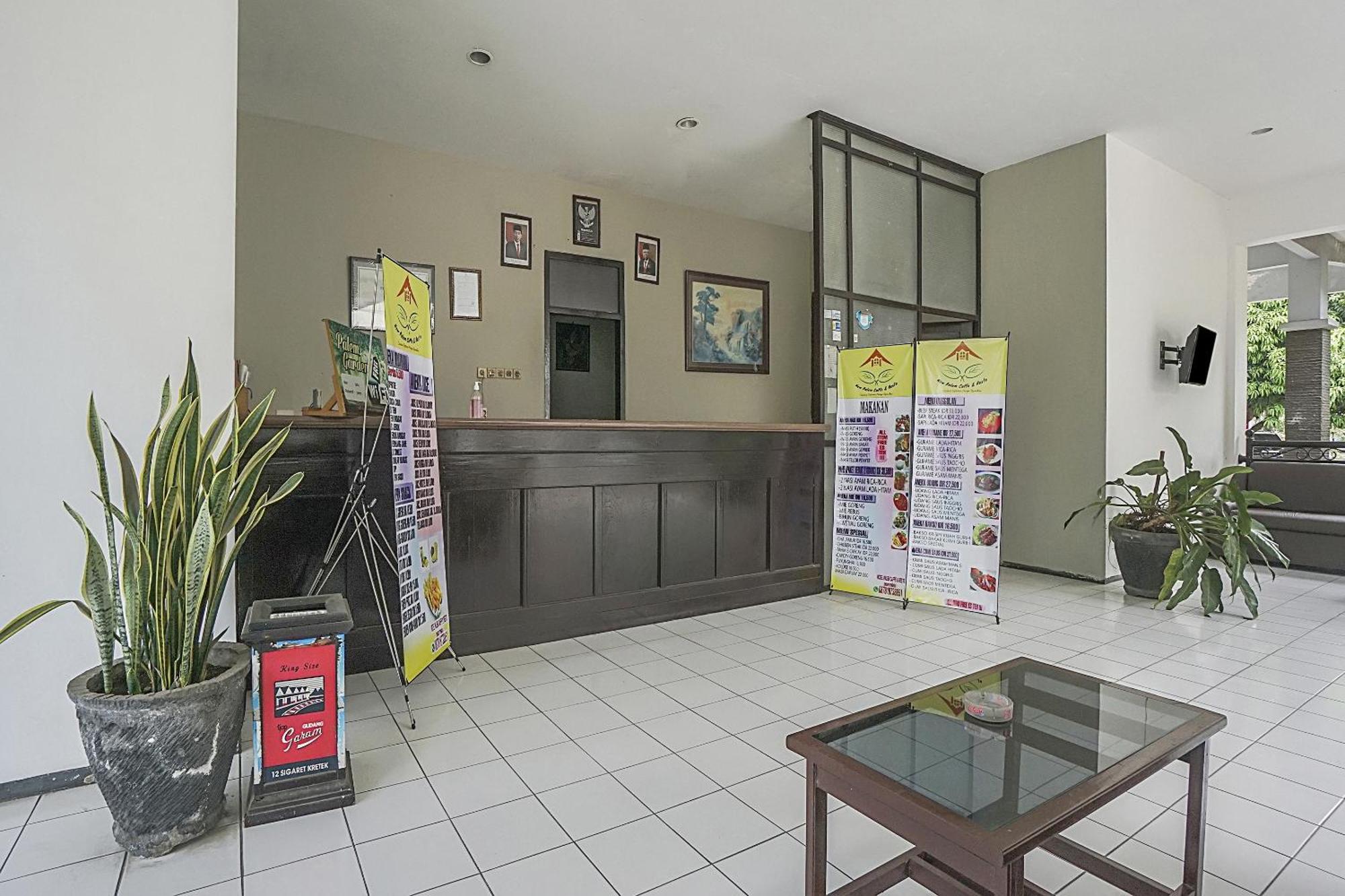 Oyo Life 90589 Palem Garden Hotel Tulungagung Luaran gambar