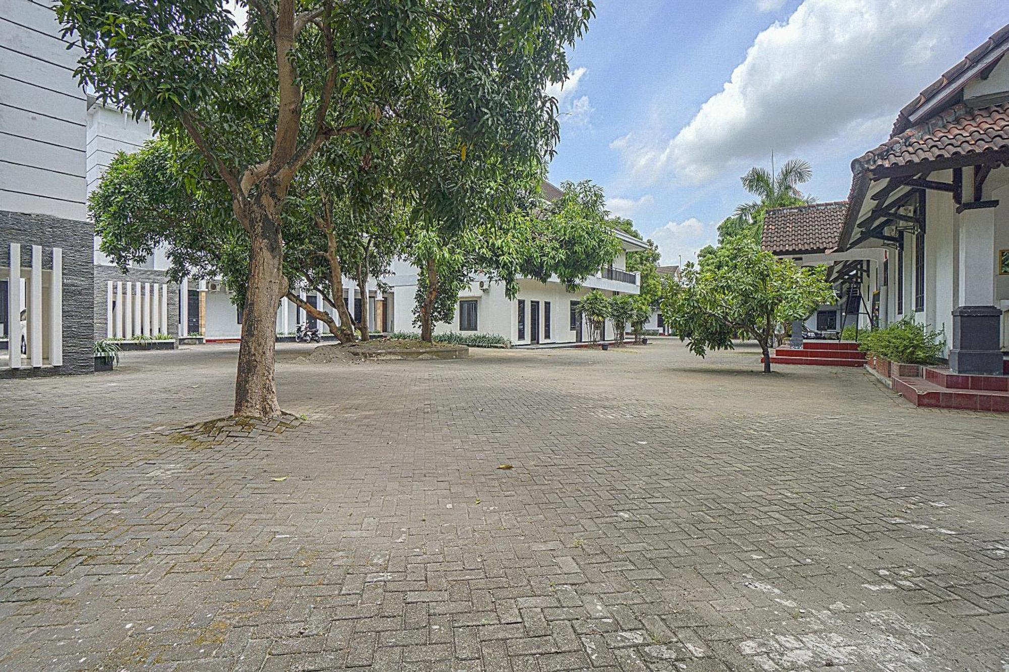 Oyo Life 90589 Palem Garden Hotel Tulungagung Luaran gambar