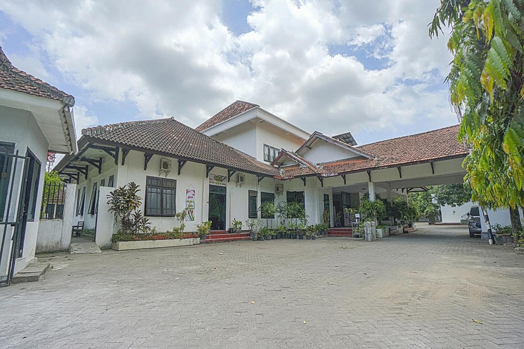Oyo Life 90589 Palem Garden Hotel Tulungagung Luaran gambar